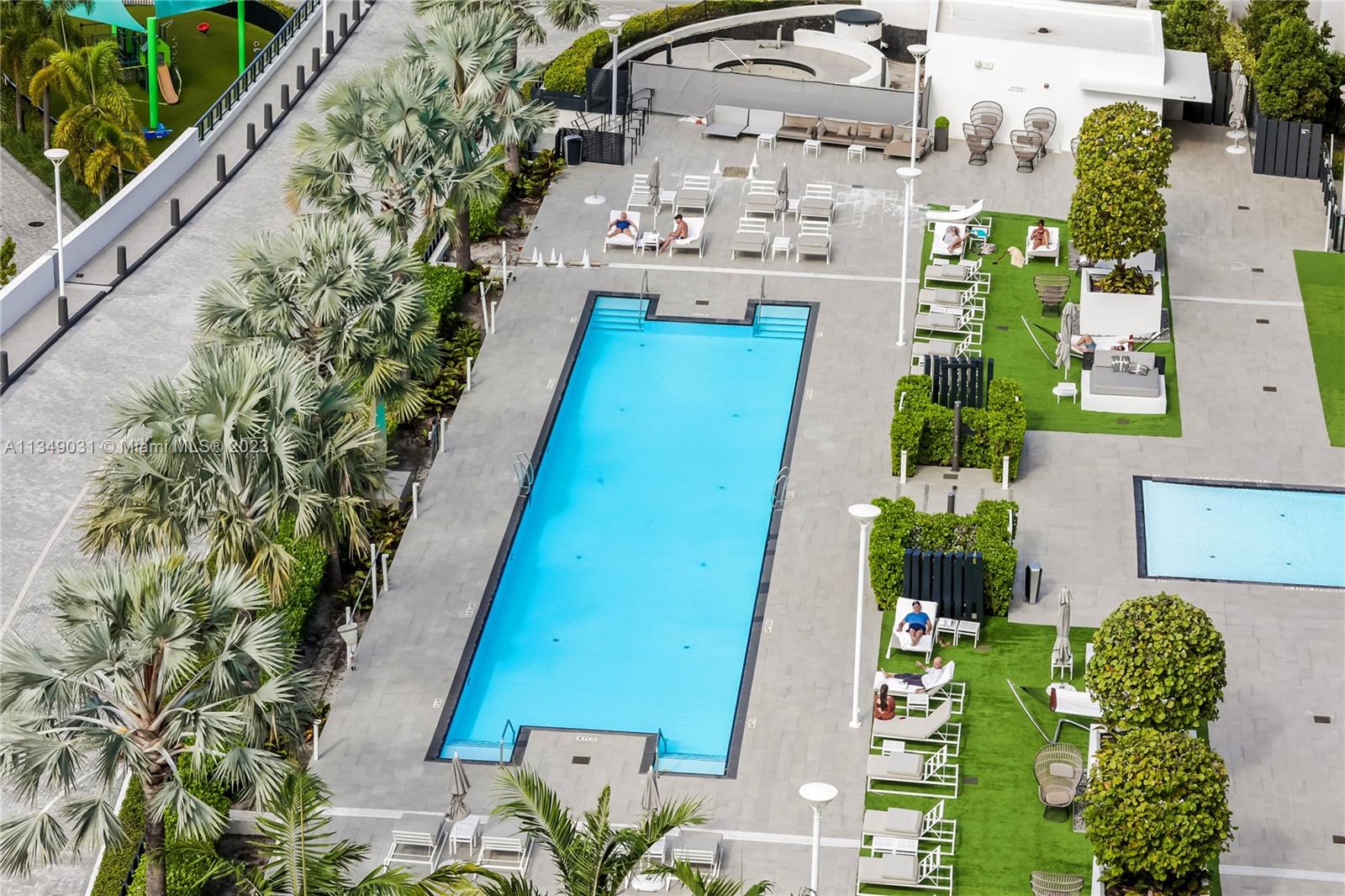 PRIVE CONDO - Residential