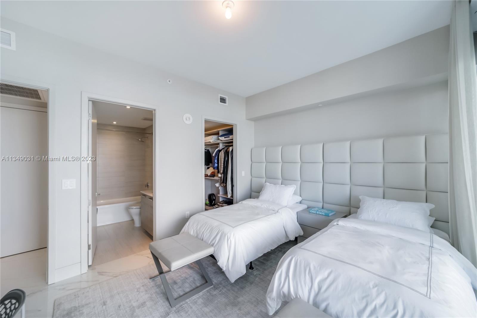 PRIVE CONDO - Residential