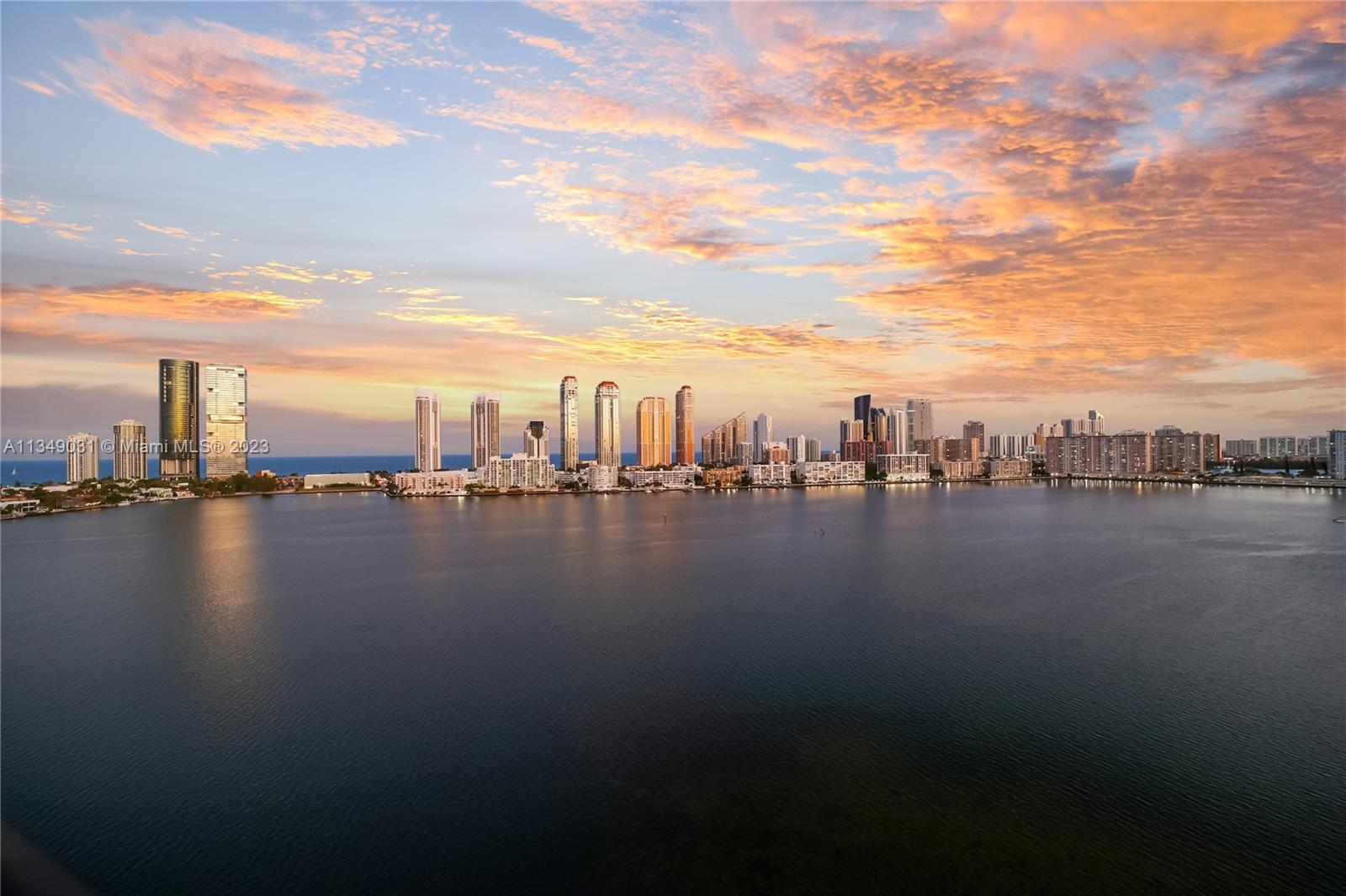 PRIVE CONDO - Residential