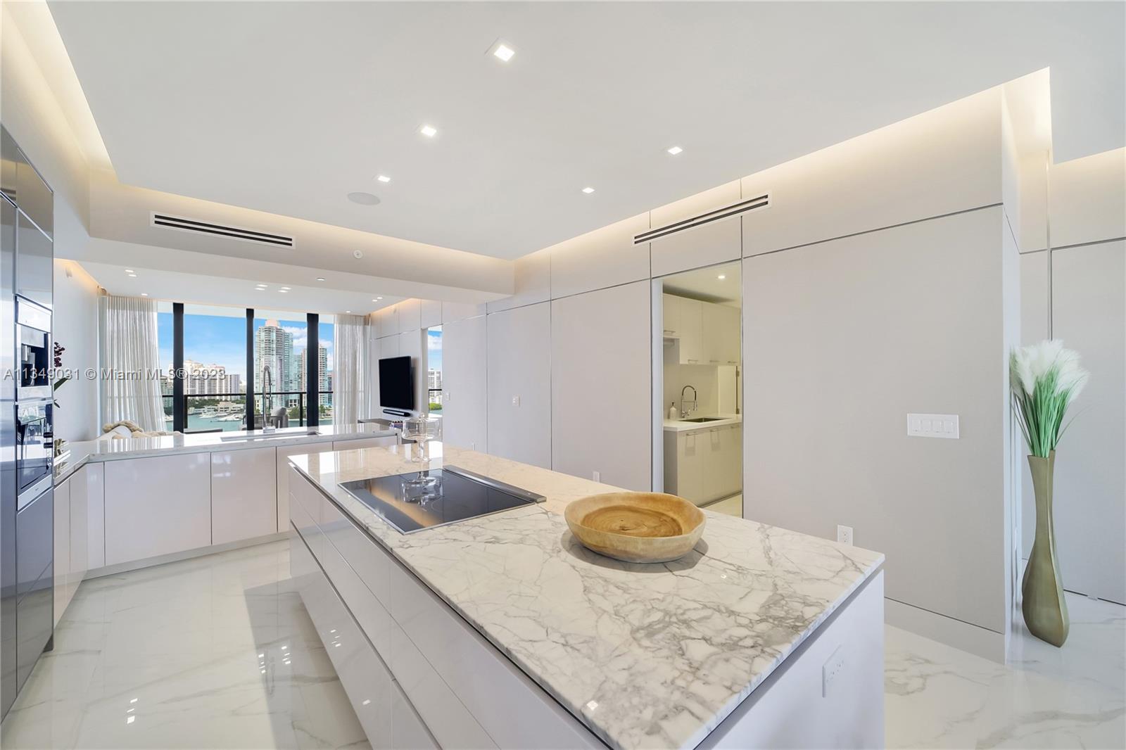 PRIVE CONDO - Residential