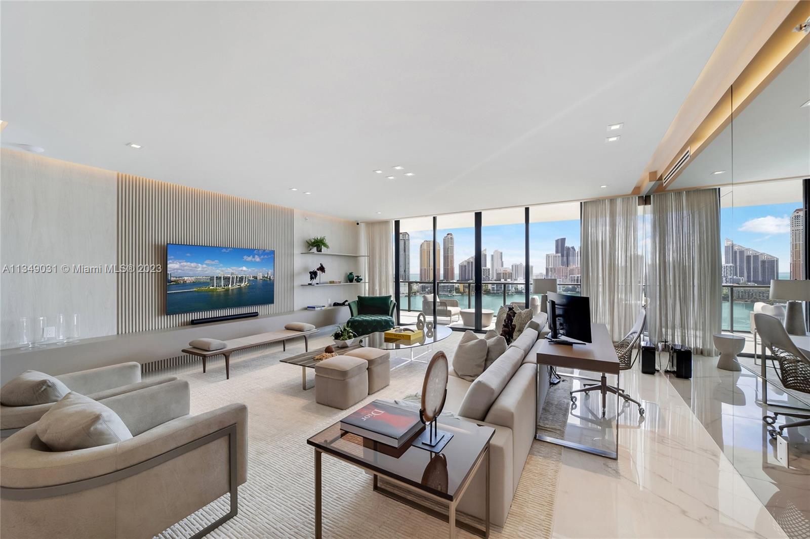 PRIVE CONDO - Residential