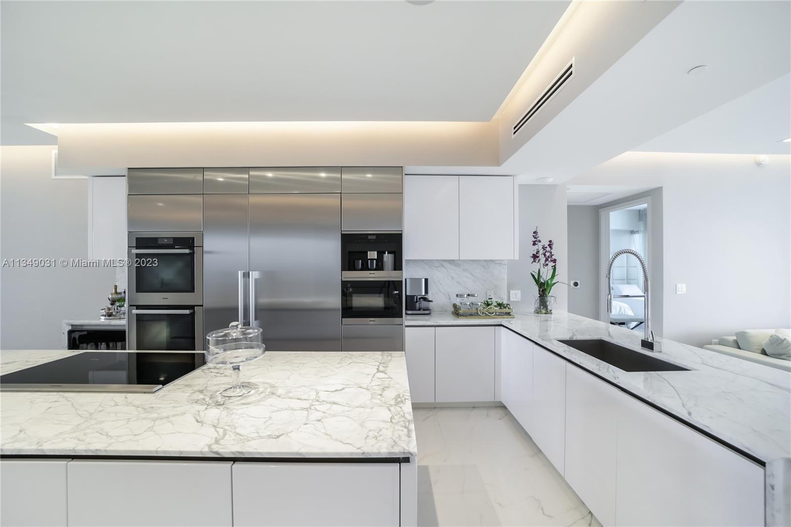 PRIVE CONDO - Residential