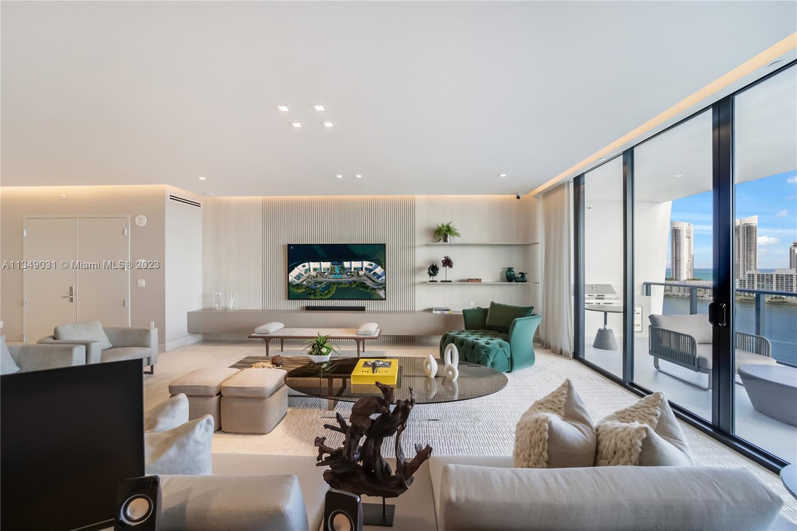 PRIVE CONDO - Residential