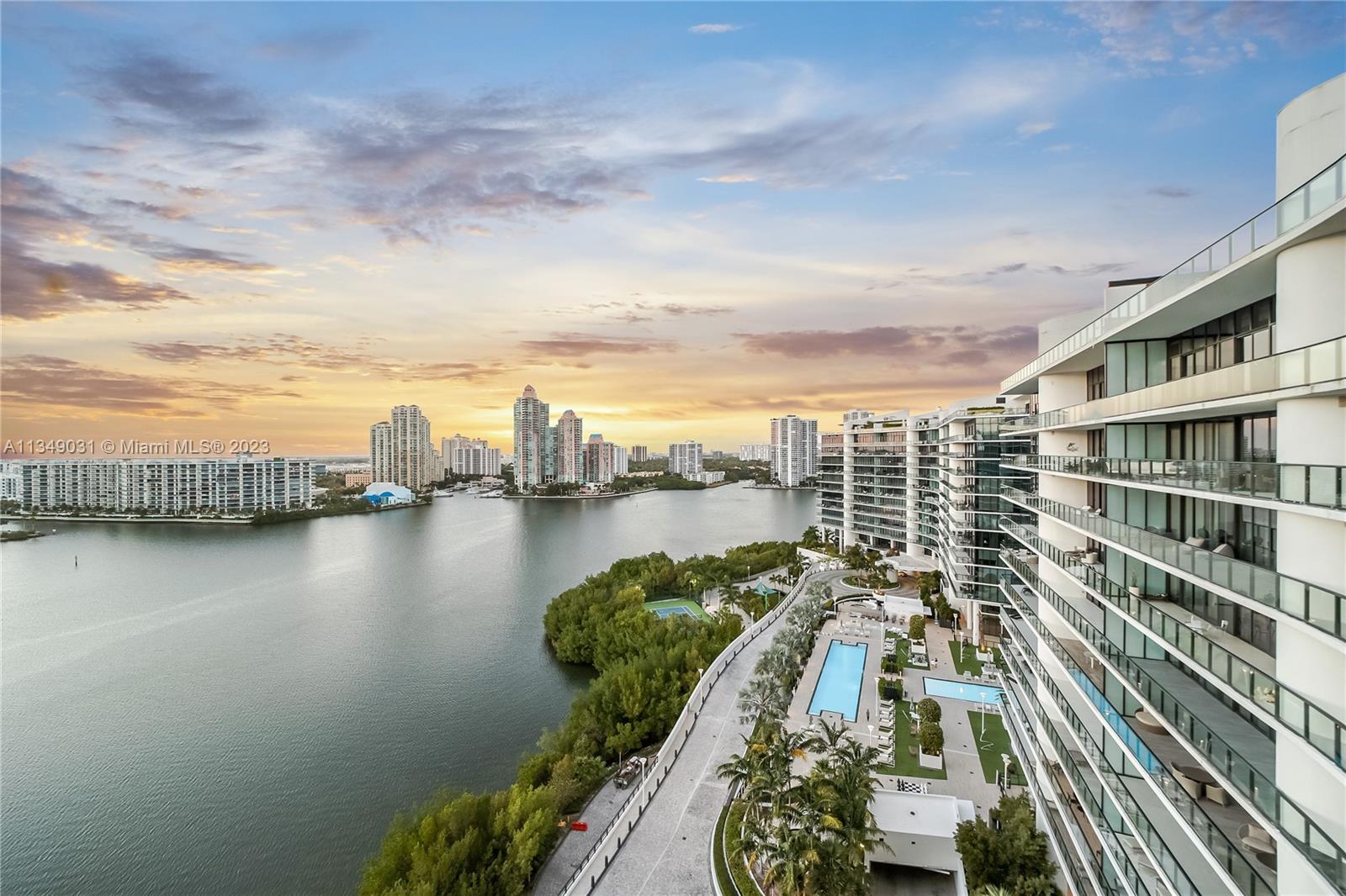 PRIVE CONDO - Residential