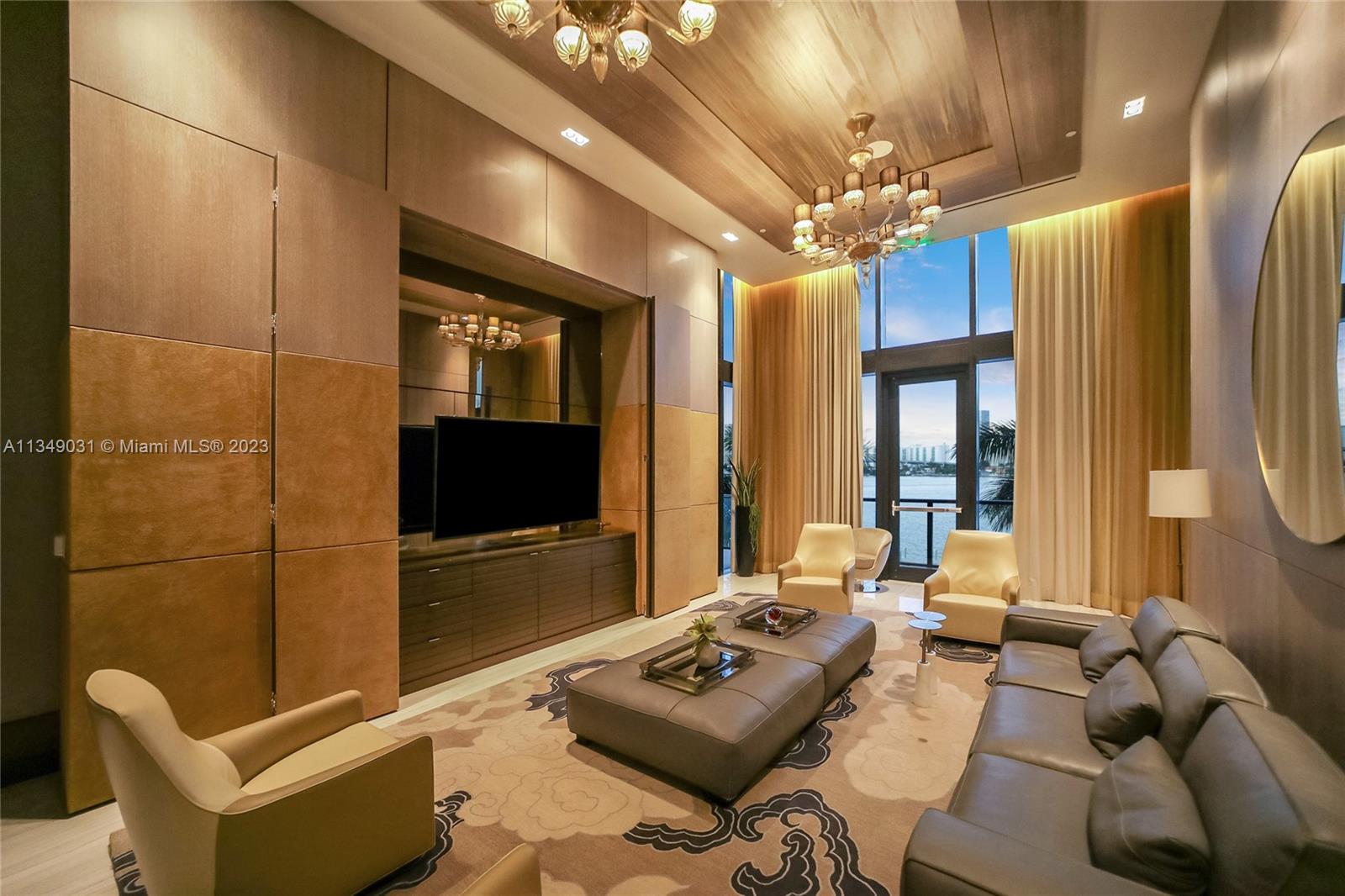 PRIVE CONDO - Residential