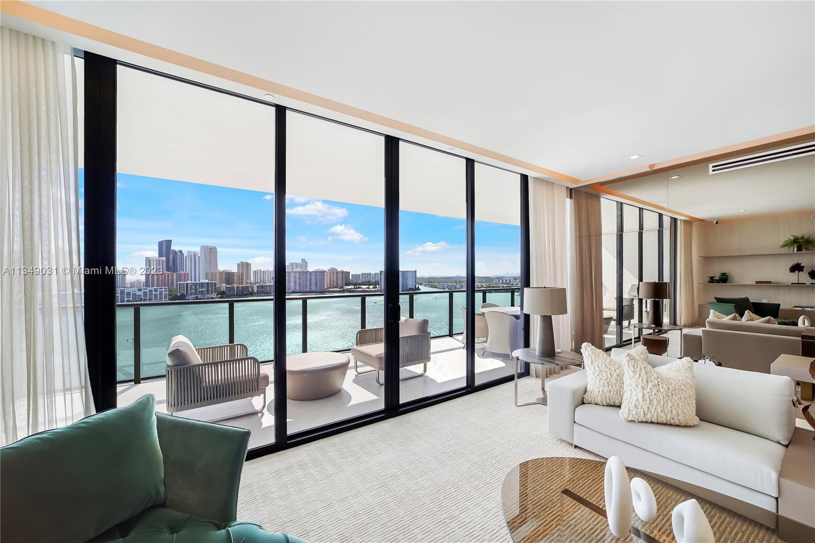 PRIVE CONDO - Residential