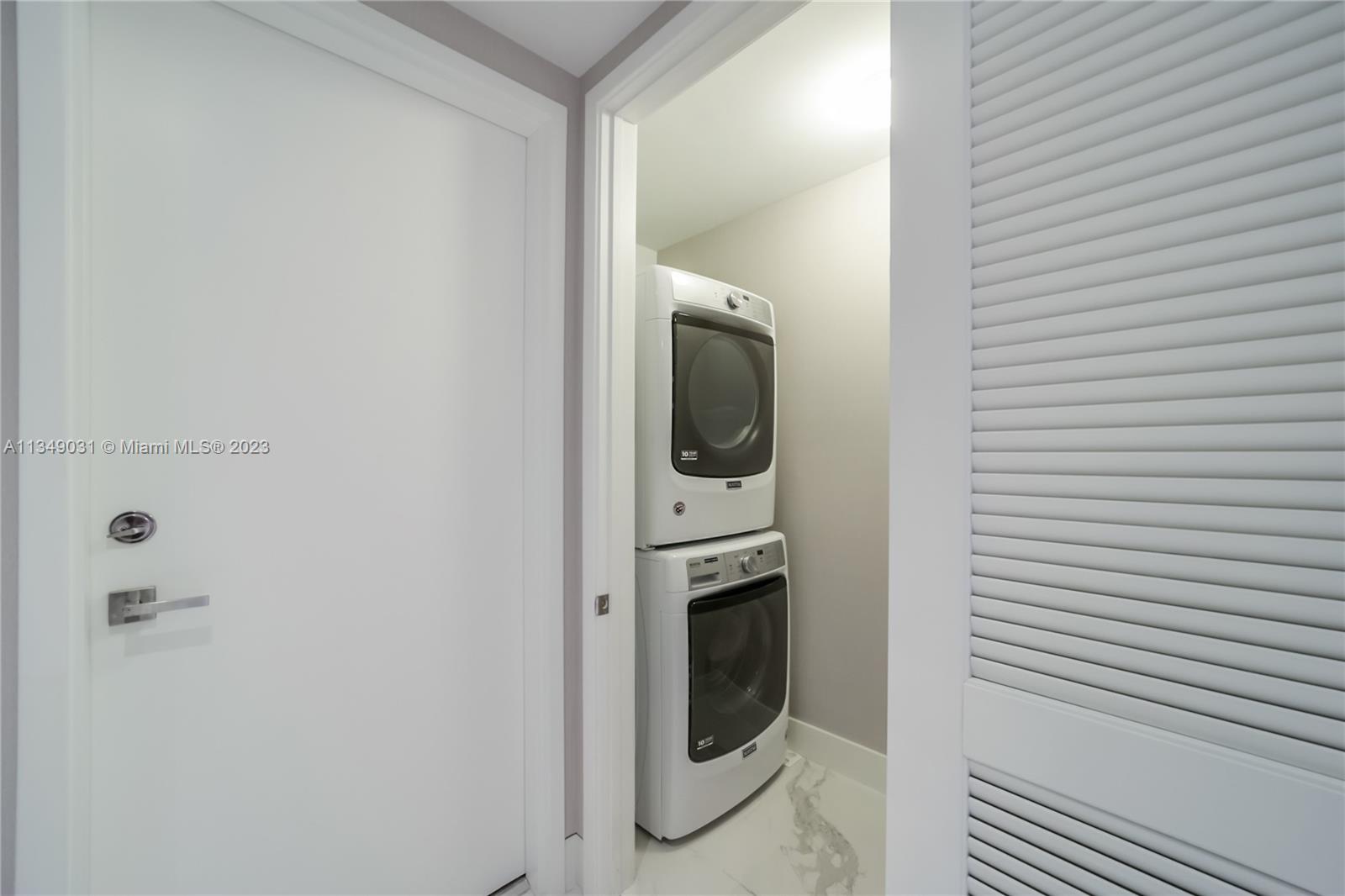 PRIVE CONDO - Residential