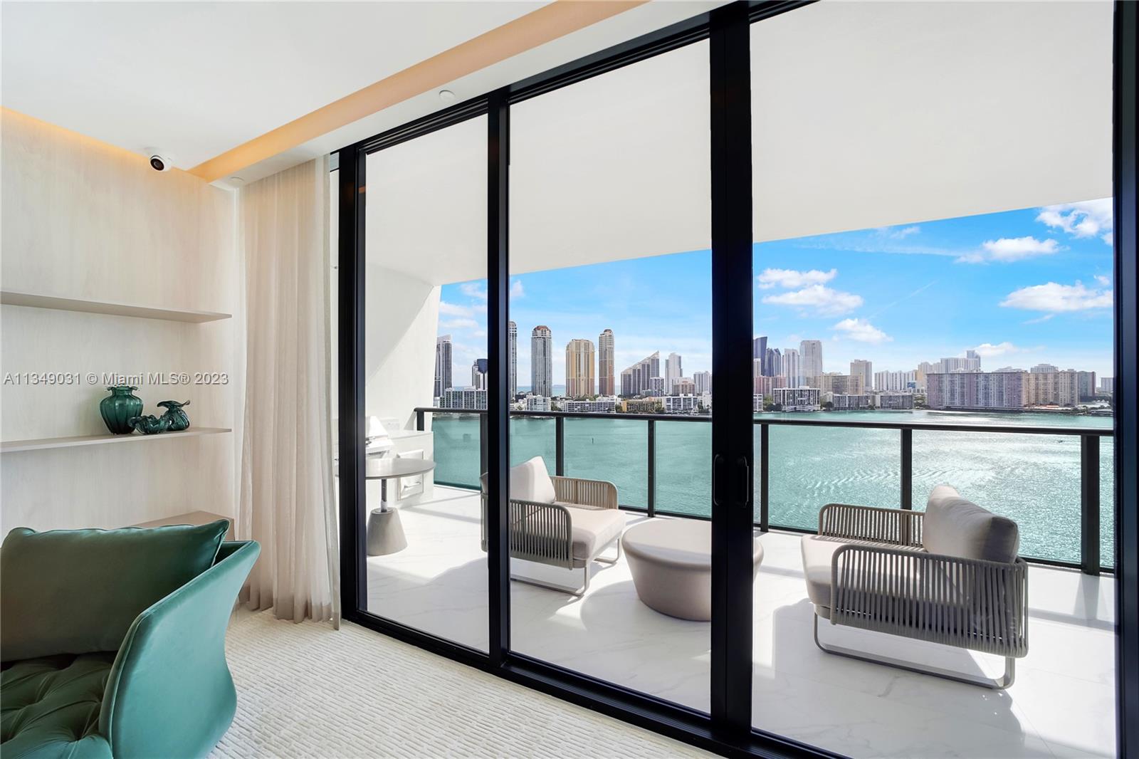 PRIVE CONDO - Residential