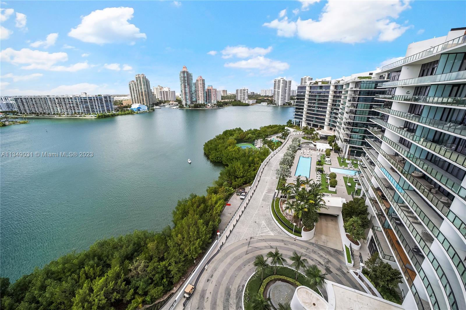 PRIVE CONDO - Residential