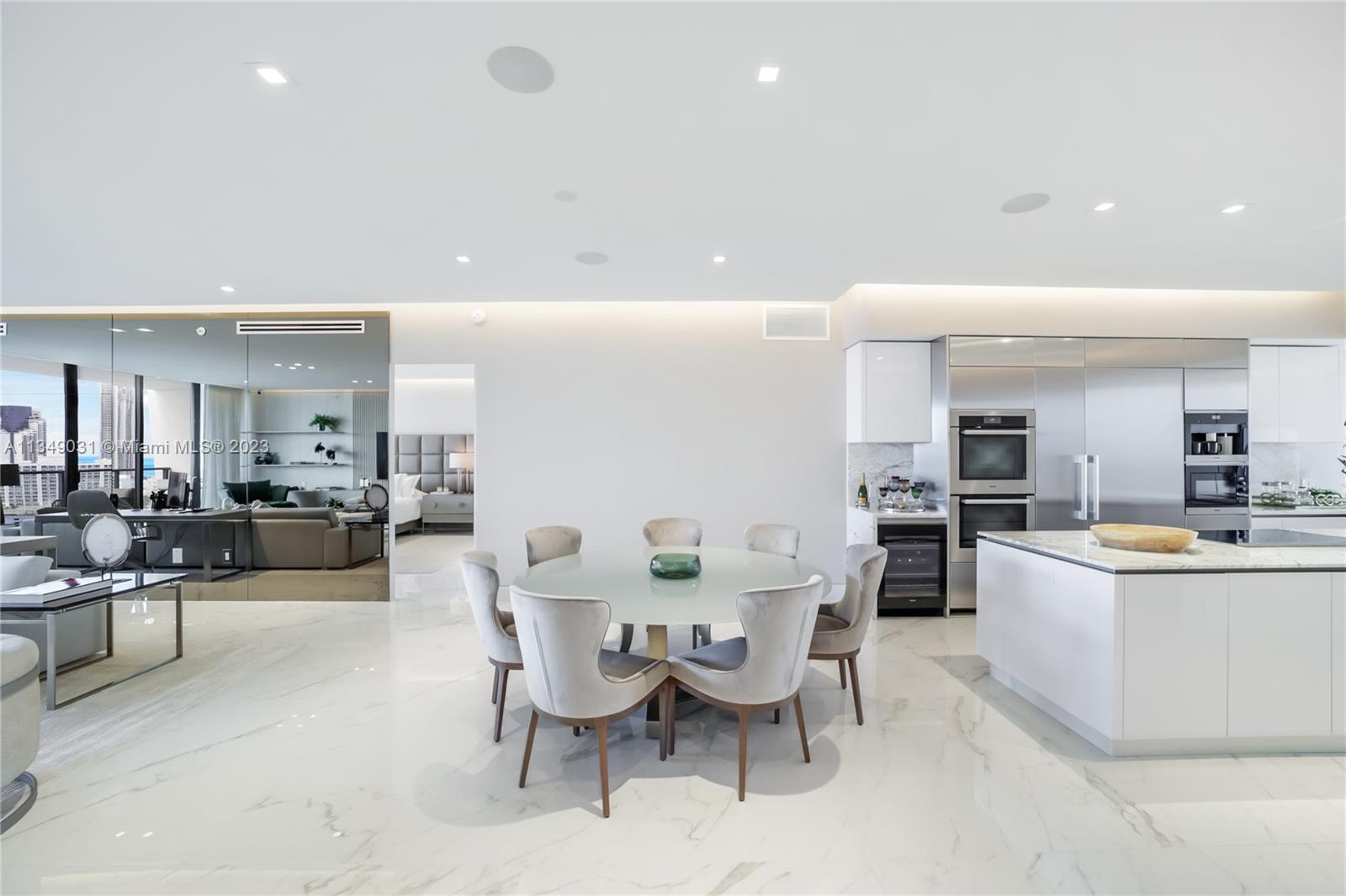 PRIVE CONDO - Residential