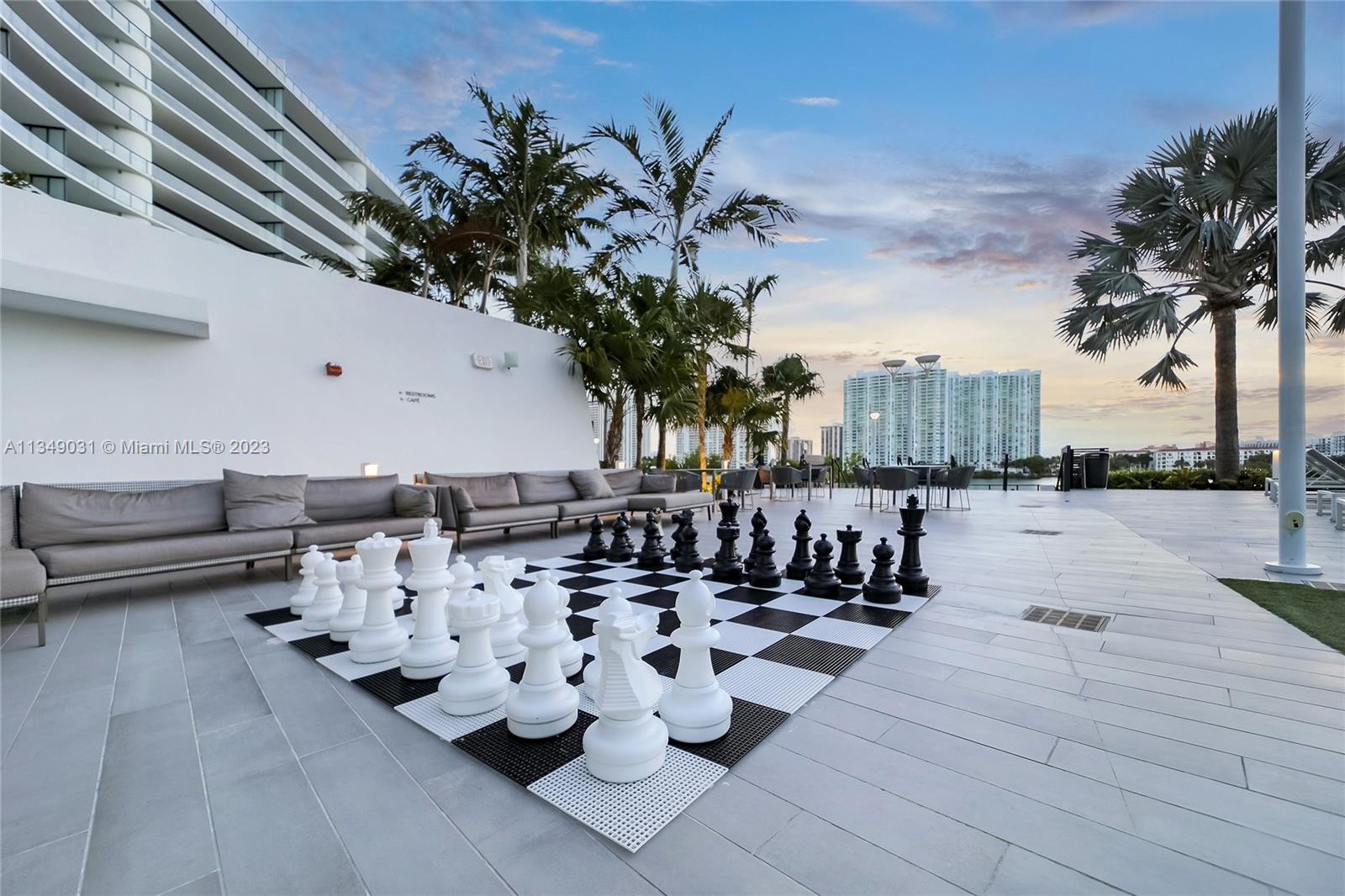 PRIVE CONDO - Residential