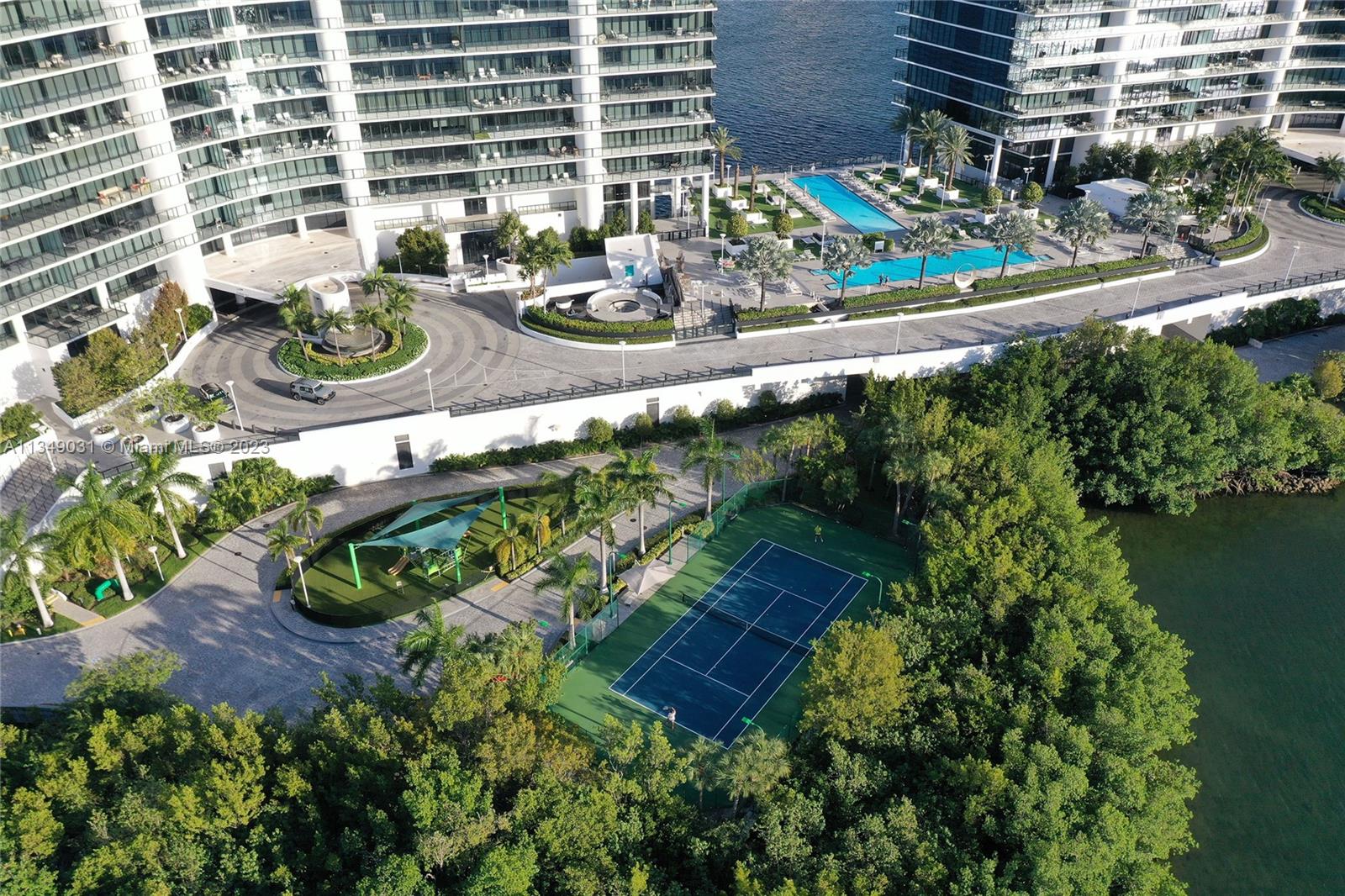 PRIVE CONDO - Residential