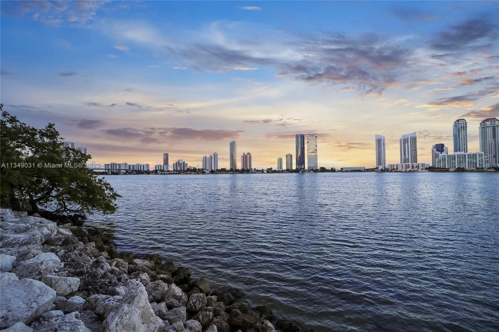 PRIVE CONDO - Residential