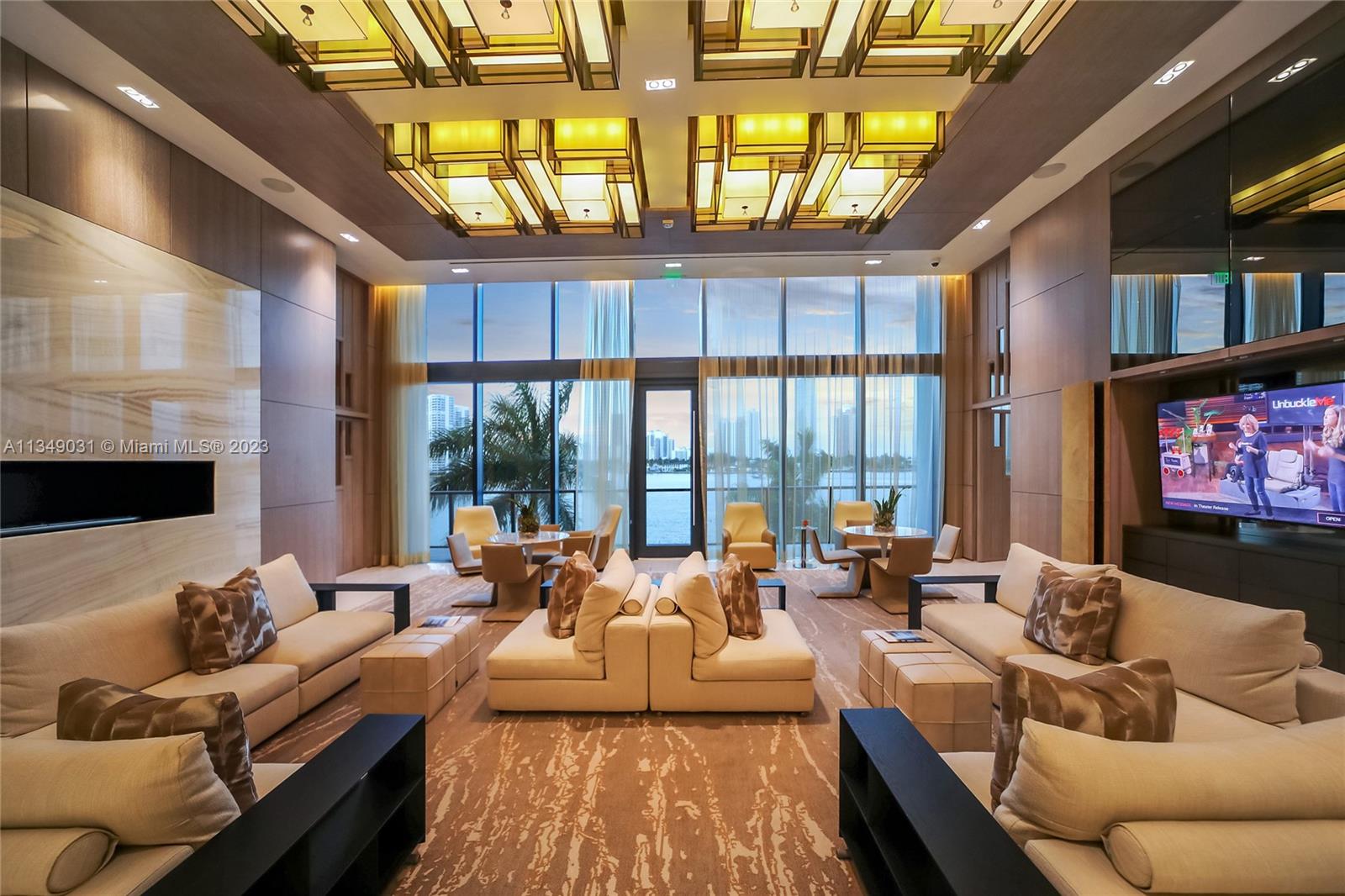 PRIVE CONDO - Residential