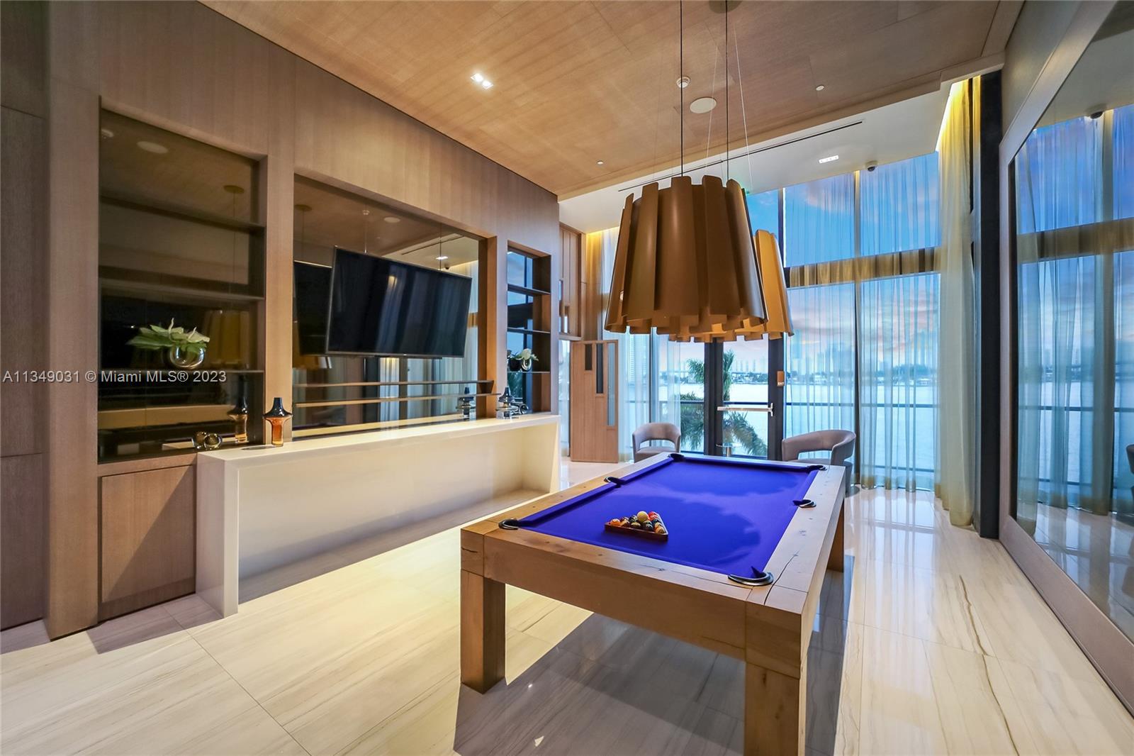 PRIVE CONDO - Residential