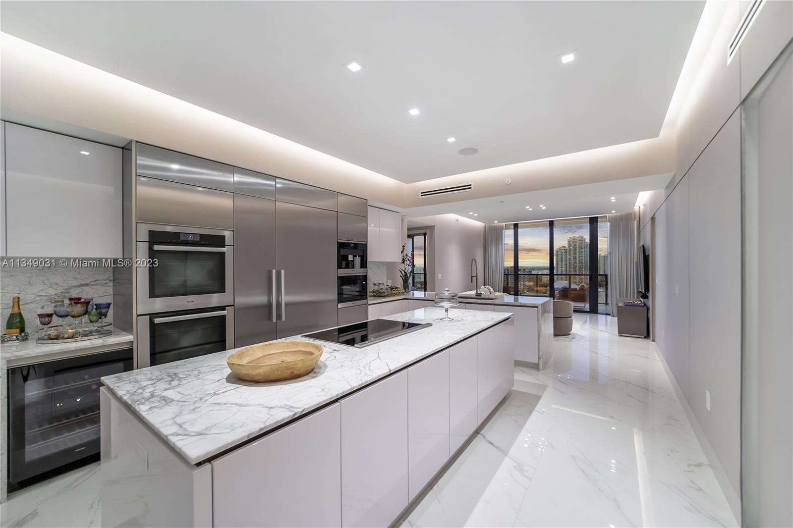 PRIVE CONDO - Residential