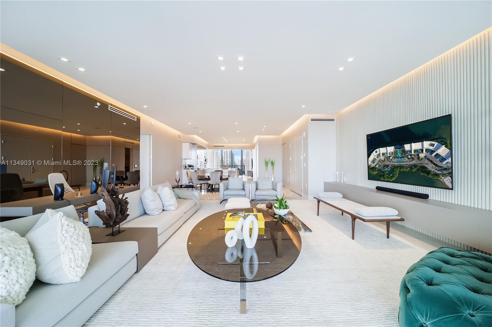 PRIVE CONDO - Residential