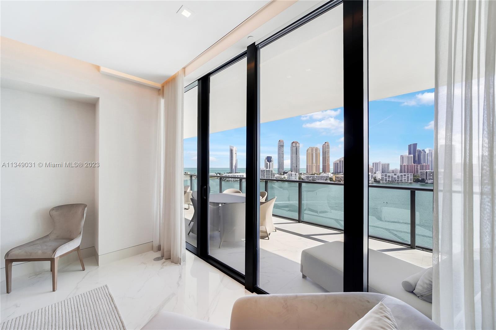 PRIVE CONDO - Residential