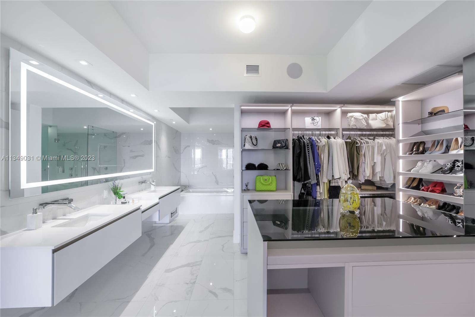 PRIVE CONDO - Residential