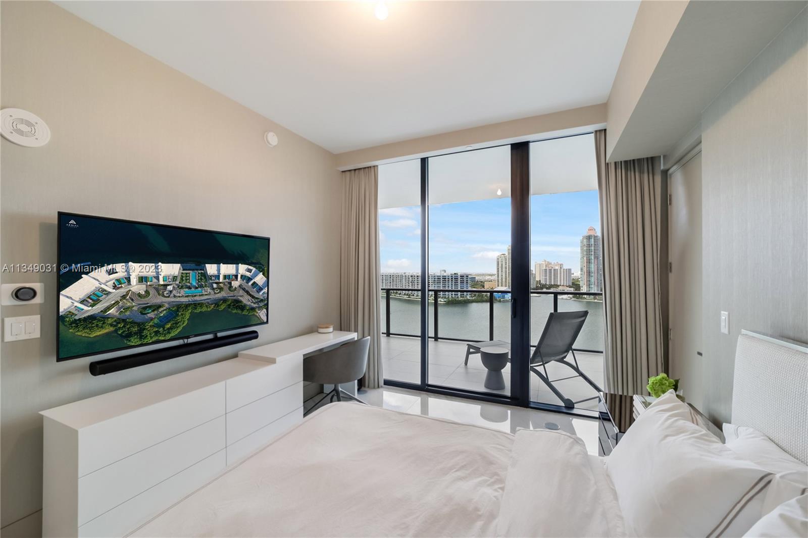 PRIVE CONDO - Residential