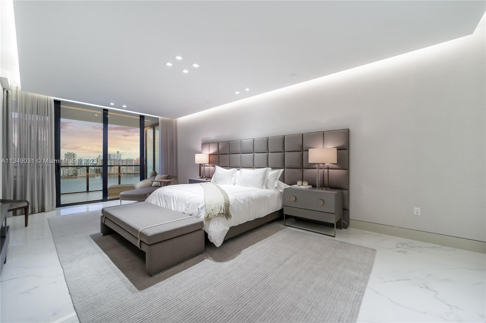 PRIVE CONDO - Residential