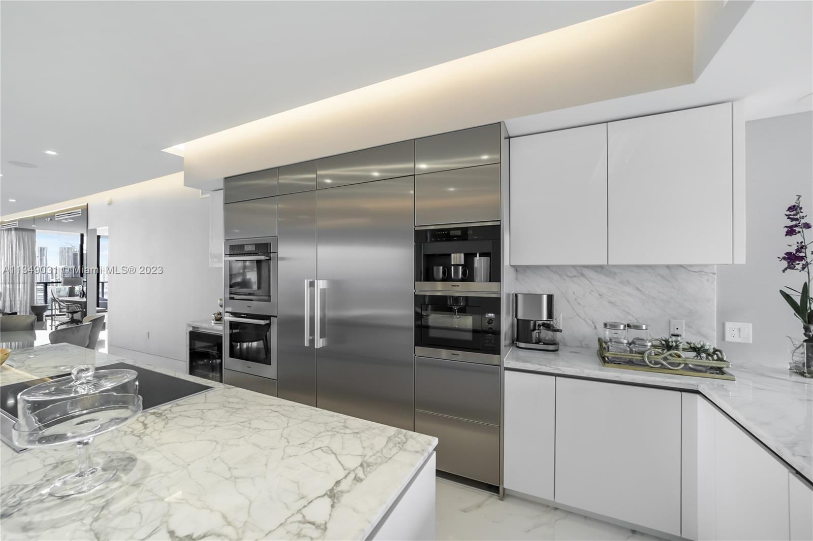 PRIVE CONDO - Residential