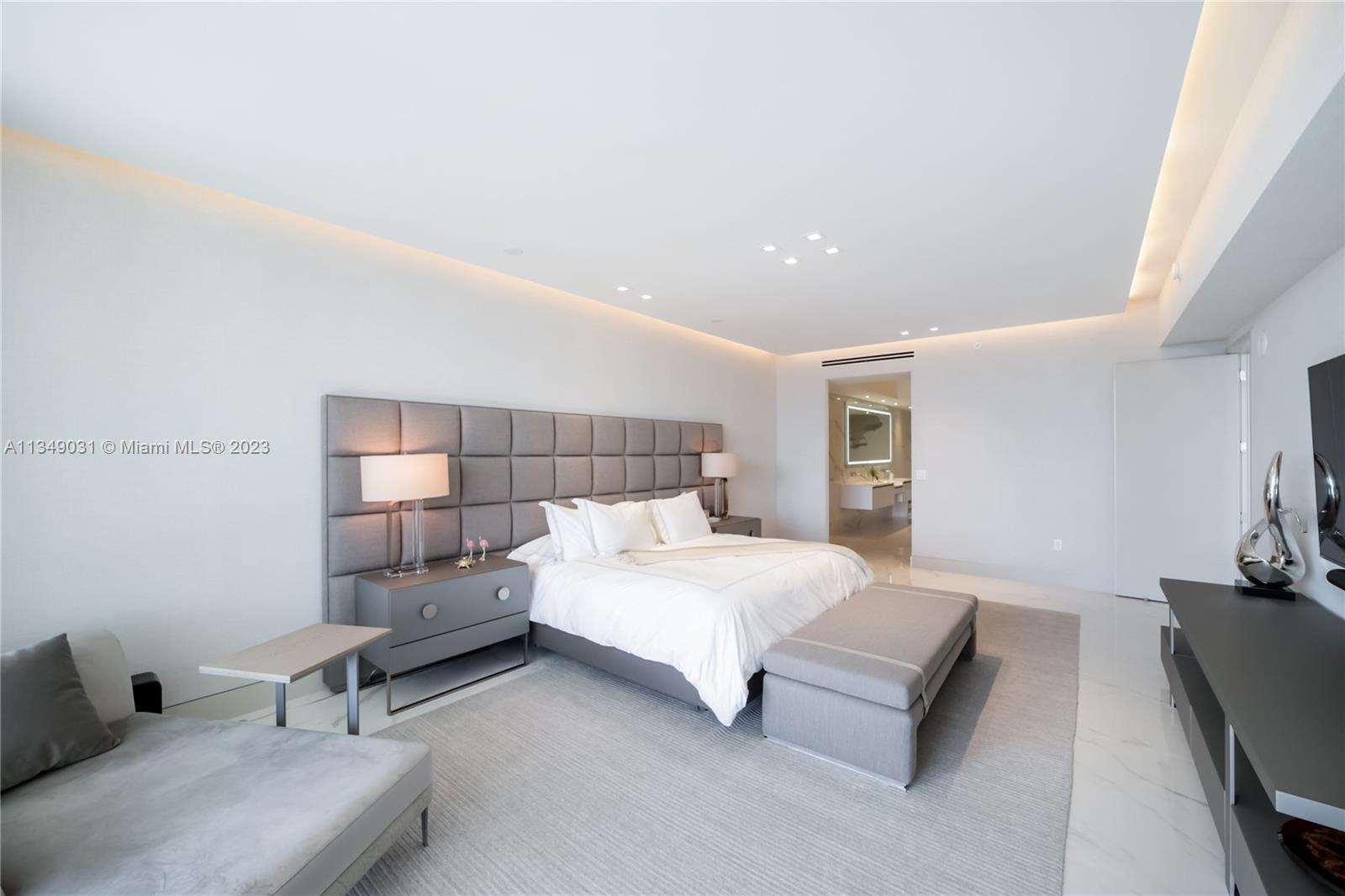 PRIVE CONDO - Residential