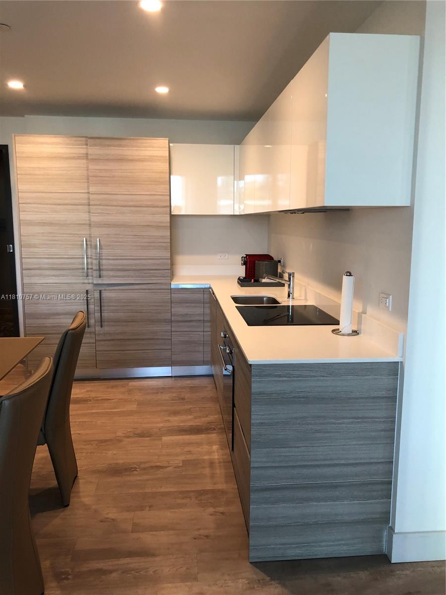 COSTA HOLLYWOOD CONDO - Residential