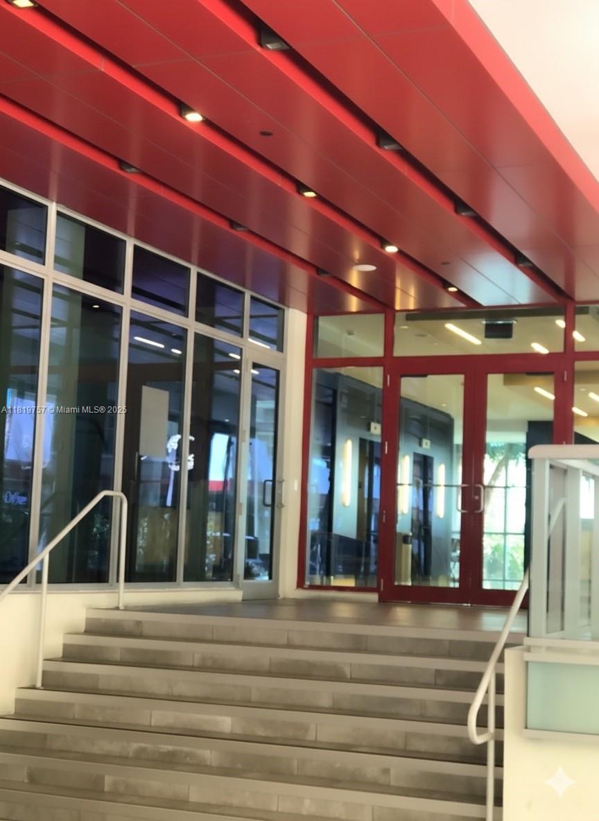 COSTA HOLLYWOOD CONDO - Residential