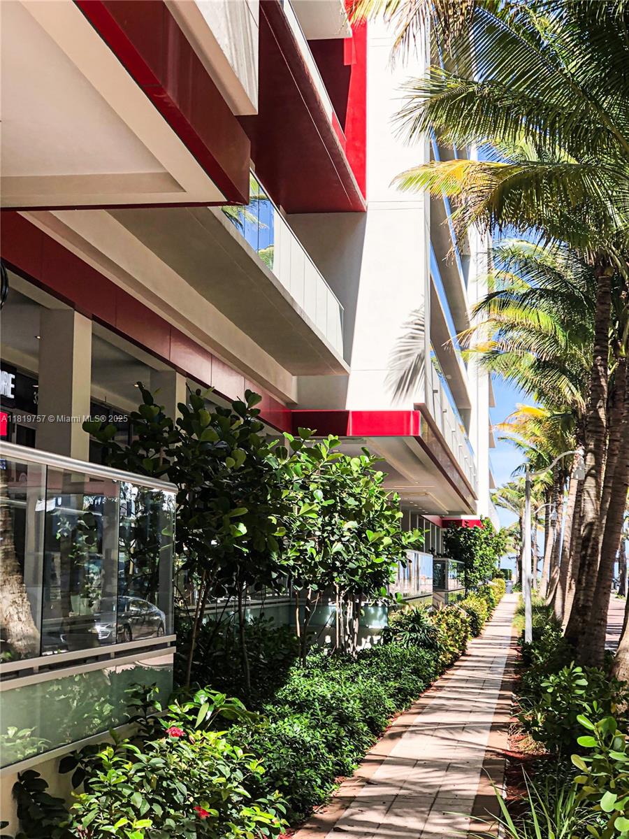 COSTA HOLLYWOOD CONDO - Residential