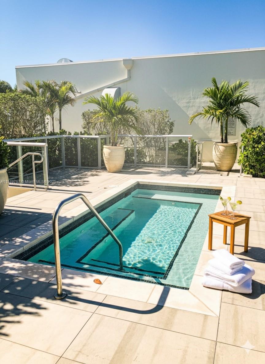 COSTA HOLLYWOOD CONDO - Residential