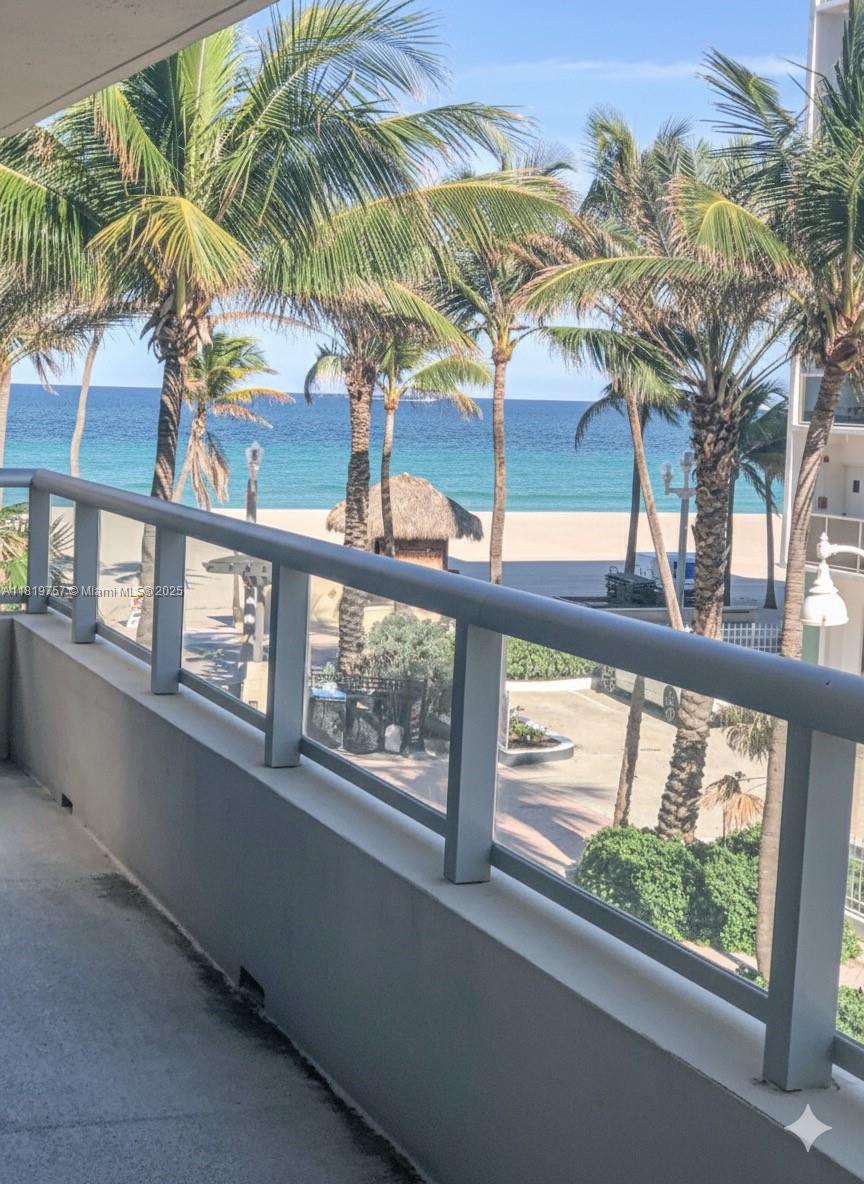 COSTA HOLLYWOOD CONDO - Residential