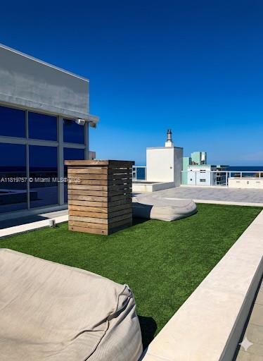 COSTA HOLLYWOOD CONDO - Residential