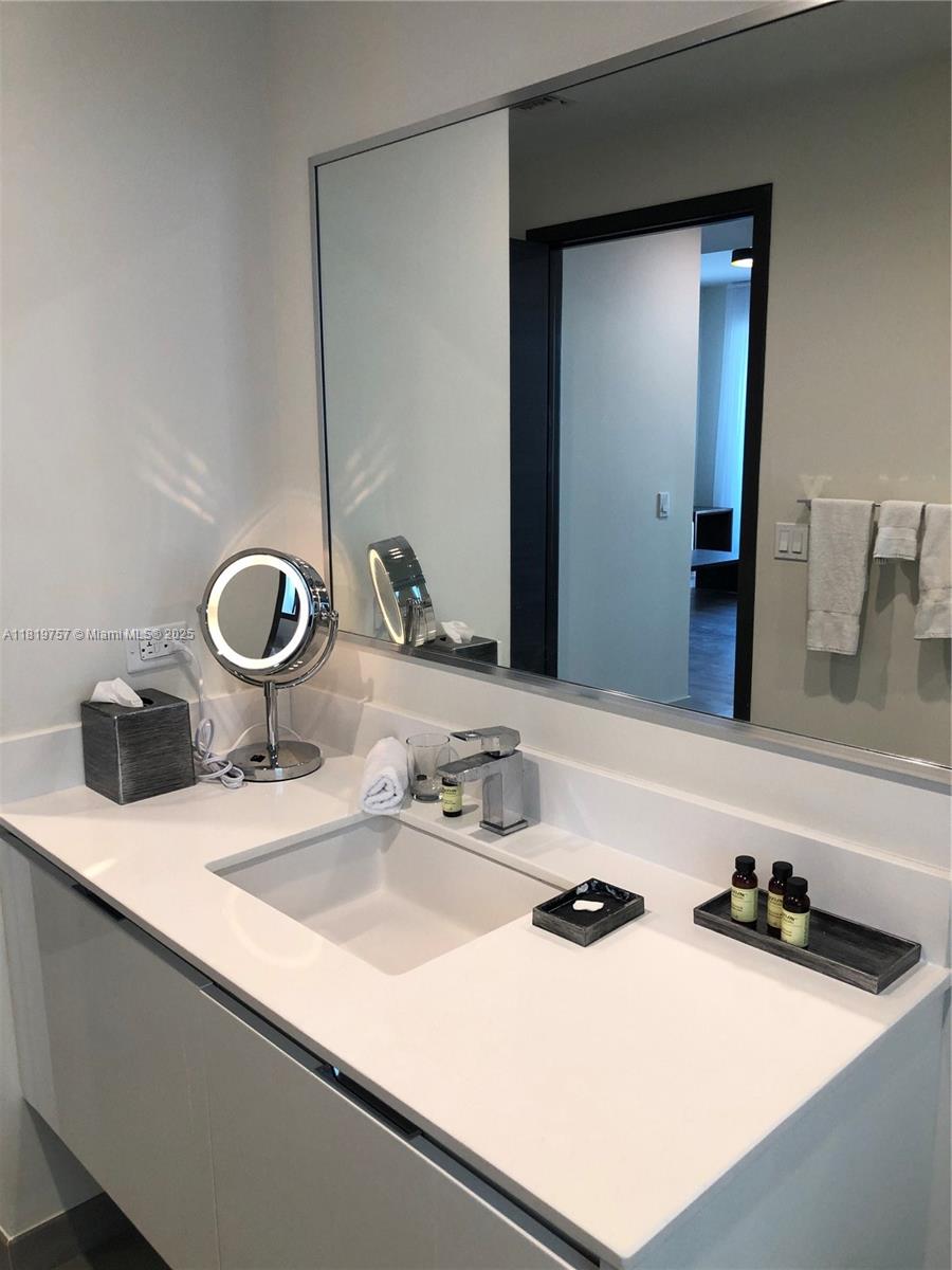 COSTA HOLLYWOOD CONDO - Residential