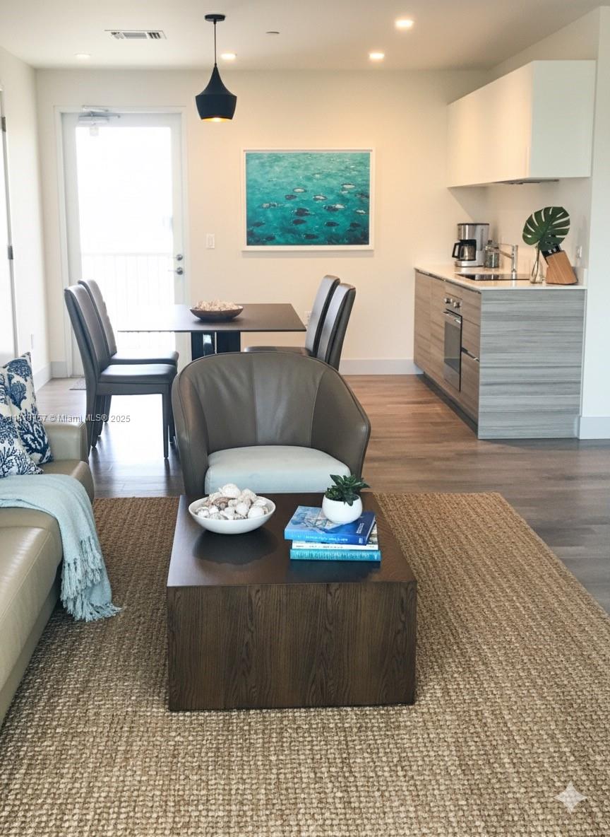 COSTA HOLLYWOOD CONDO - Residential