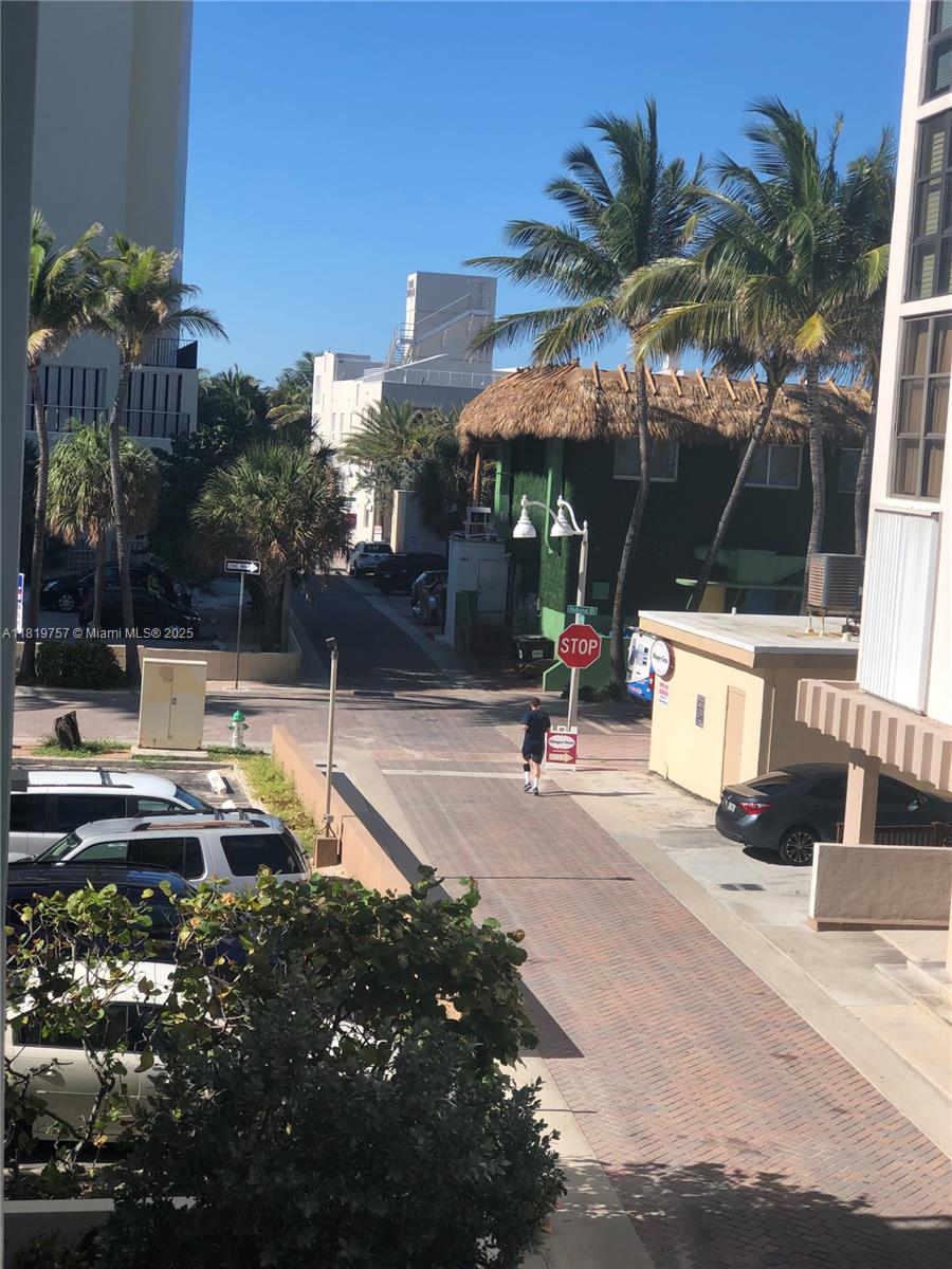 COSTA HOLLYWOOD CONDO - Residential