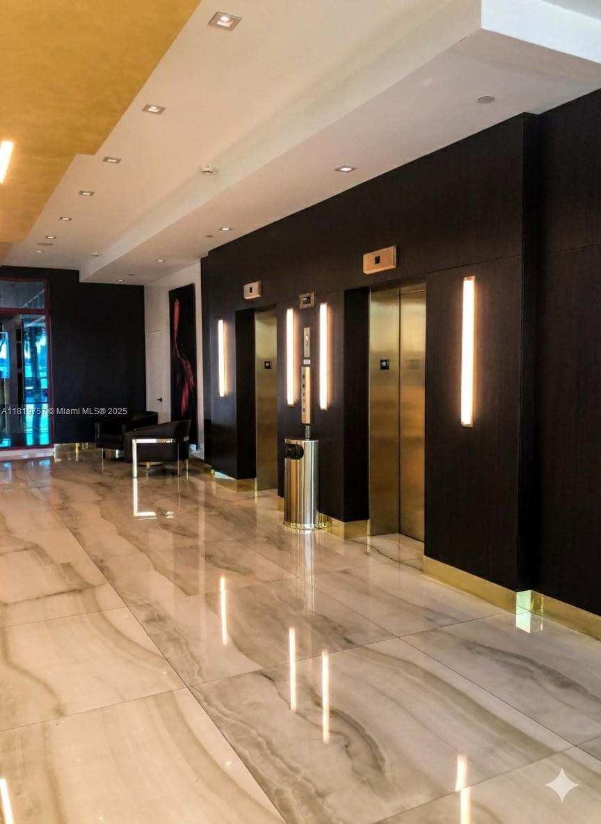 COSTA HOLLYWOOD CONDO - Residential