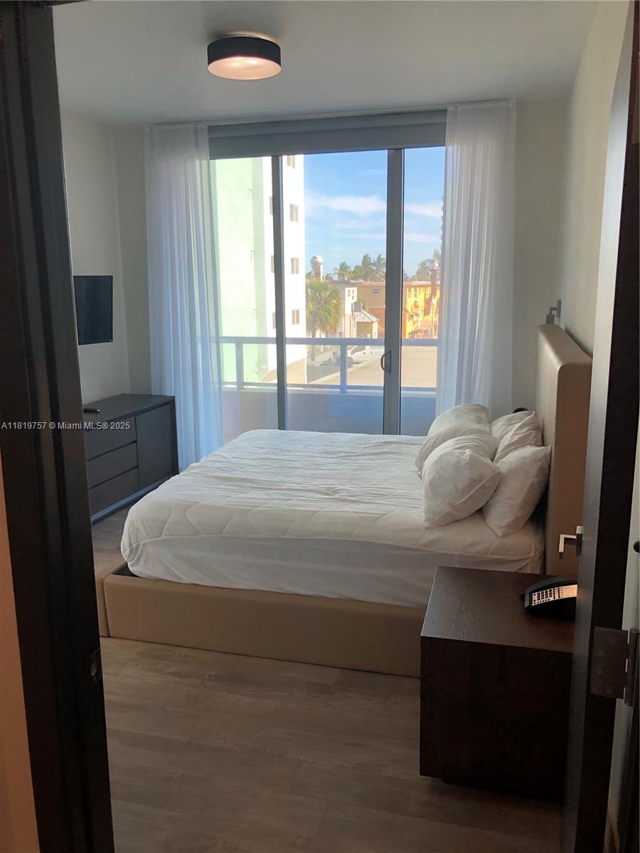 COSTA HOLLYWOOD CONDO - Residential