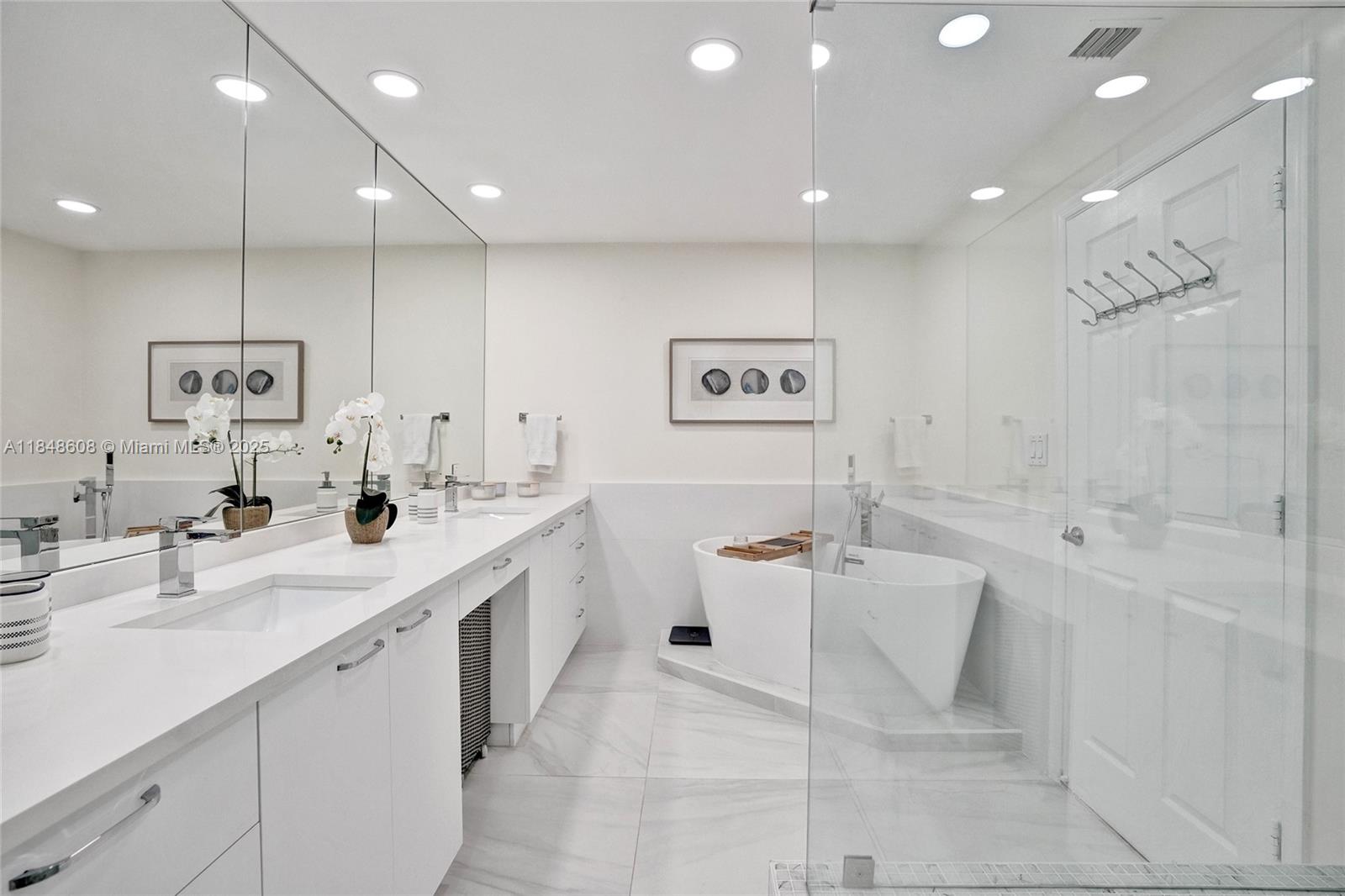 MEDITERRANEAN VILLAGE CON - Residential