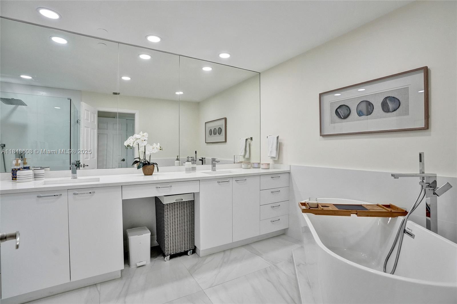 MEDITERRANEAN VILLAGE CON - Residential