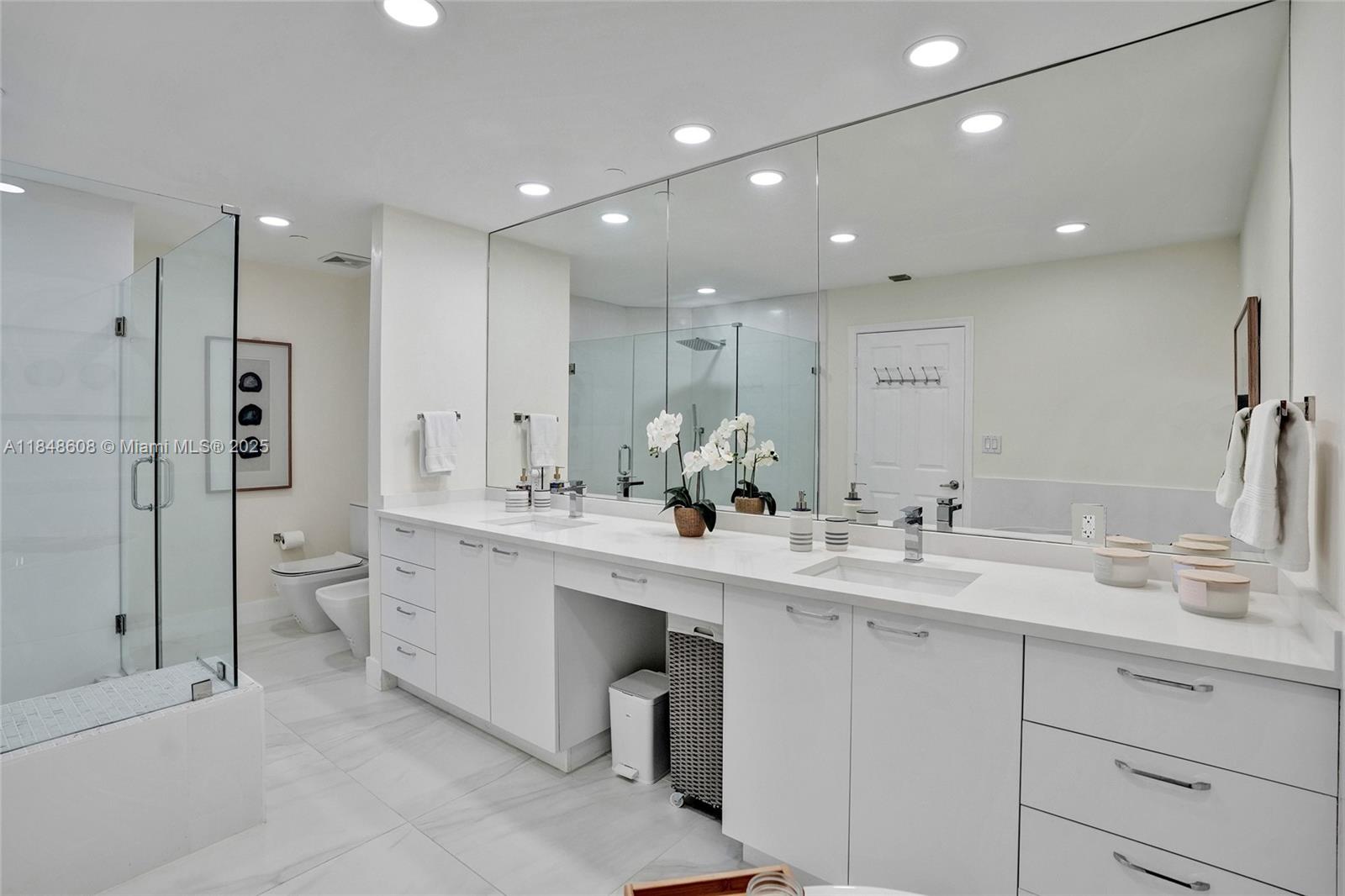 MEDITERRANEAN VILLAGE CON - Residential