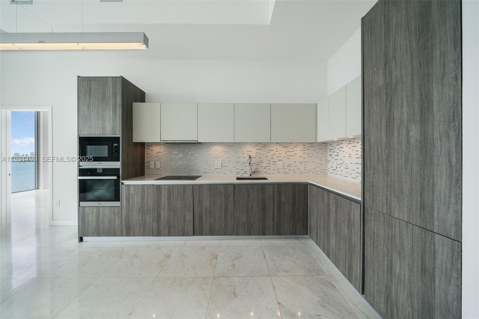 BISCAYNE BEACH CONDO PODIU - Residential