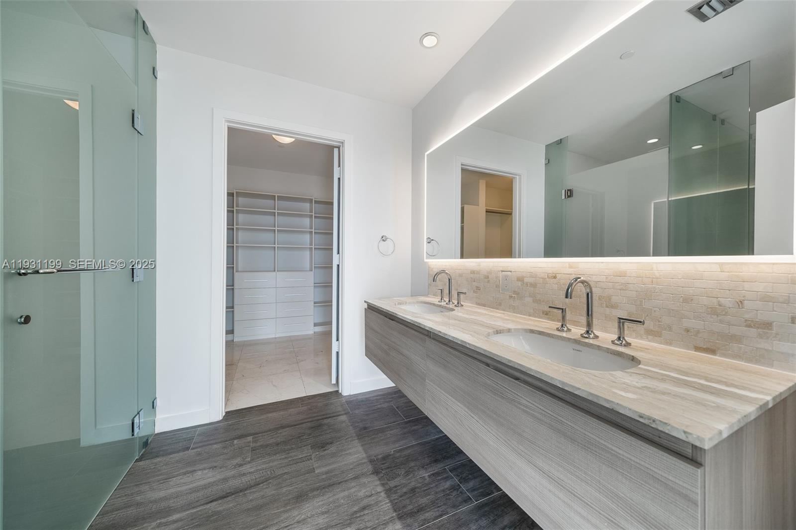 BISCAYNE BEACH CONDO PODIU - Residential