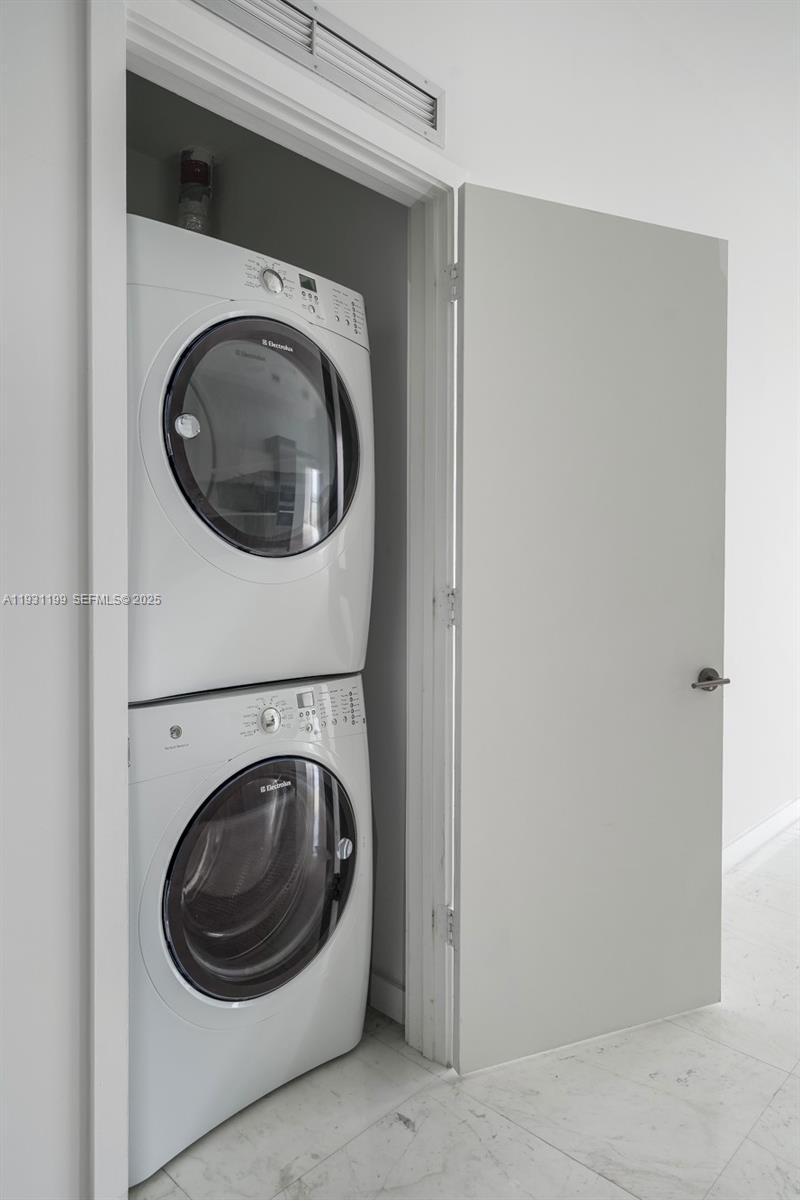 BISCAYNE BEACH CONDO PODIU - Residential