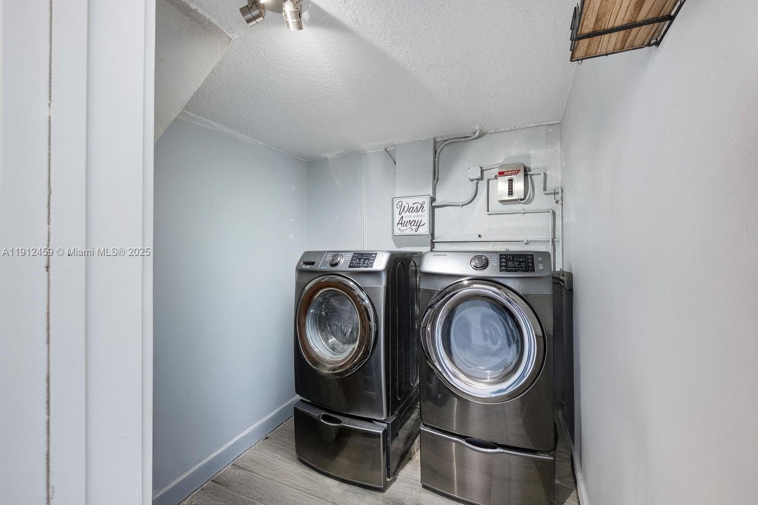 HEFTLER HOMES SUNSET PARK - Residential