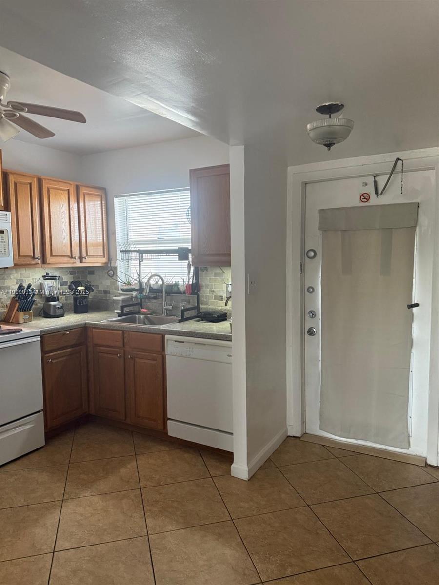 SUNRISE LAKES 57 CONDO - Residential Lease