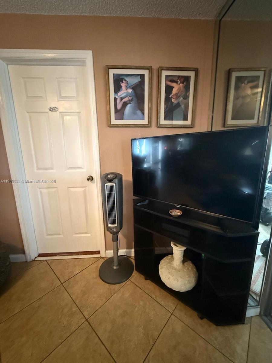 SUNRISE LAKES 57 CONDO - Residential Lease