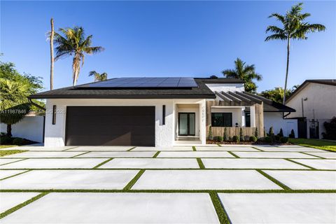 Townhomes and Villas with Garages For Sale in Miami-Dade County, FL 43 12271 SW 95th St Miami FL 33186