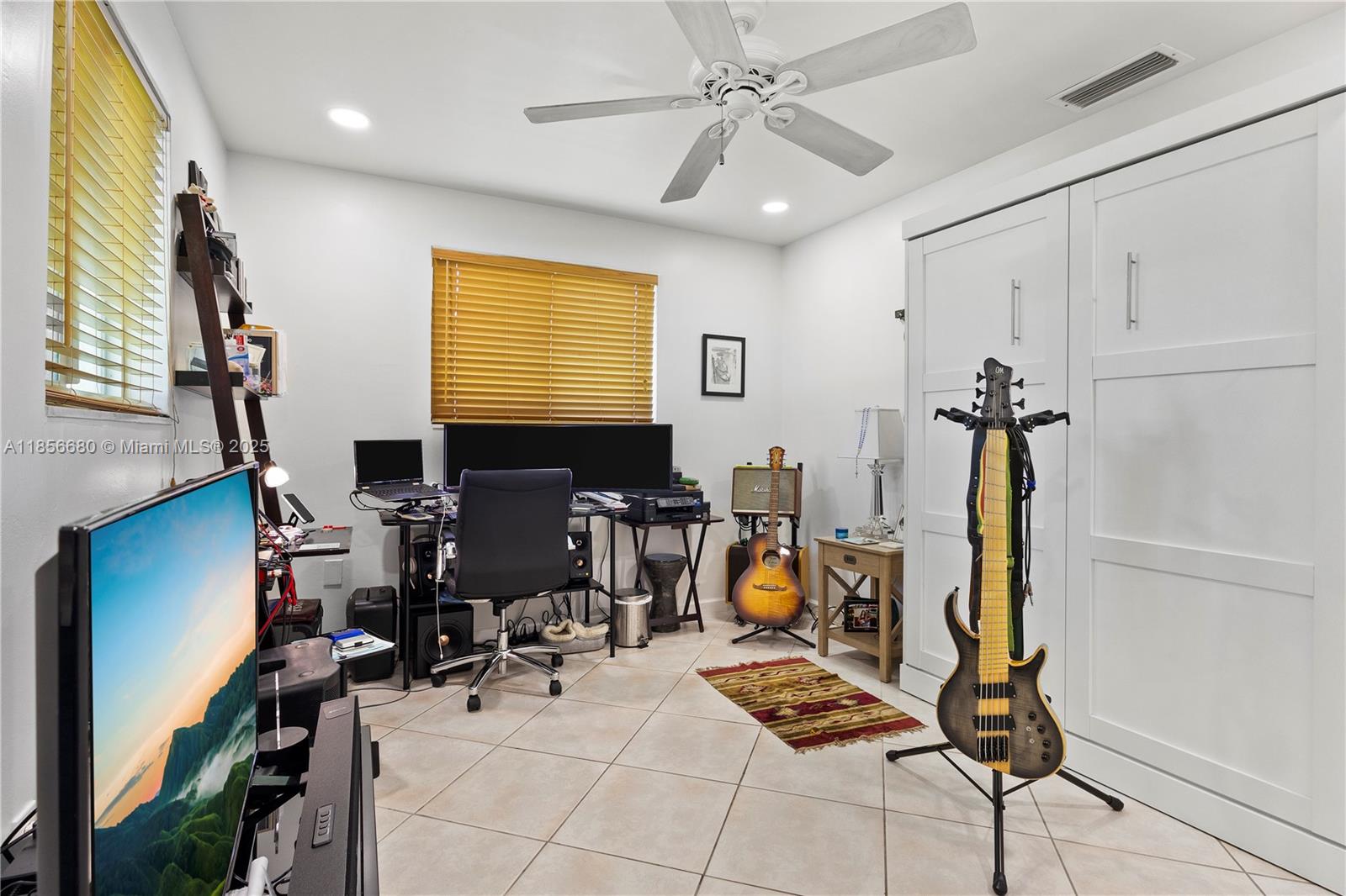 THE OAKS - Residential