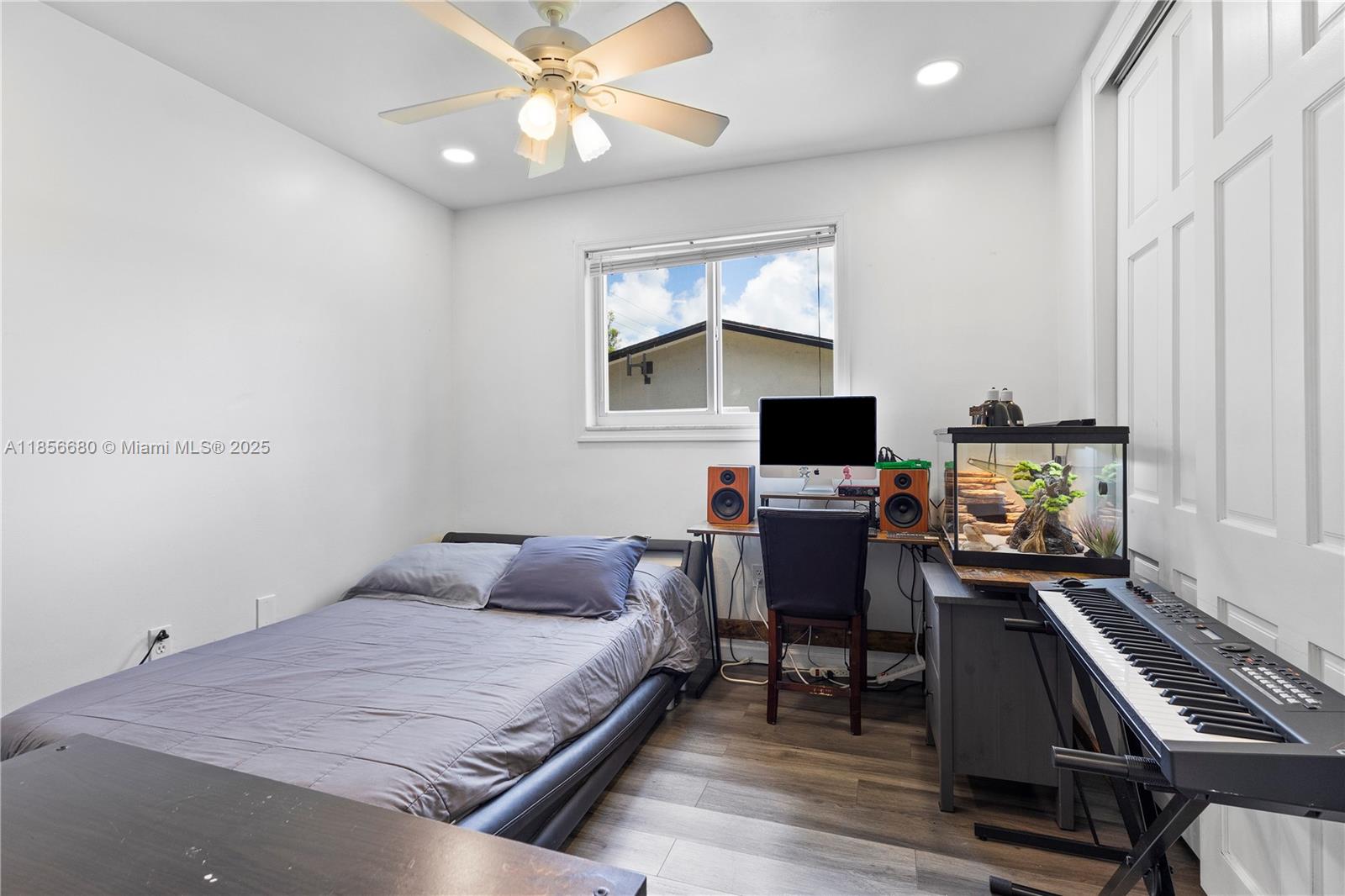 THE OAKS - Residential